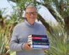 ¿Sabías que Bill Gates consume 50 libros al año? Descubra cómo la lectura moldea el liderazgo de los directores ejecutivos.