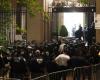 La policía de Nueva York ingresa a la Universidad de Columbia y arresta a decenas de manifestantes dentro del Hamilton Hall – .