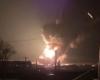 Se producen incendios en Járkov, Ucrania, después de los ataques rusos durante la noche