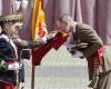 La emotiva jura de bandera del rey Felipe VI en Zaragoza ante la presencia de Leonor como testigo