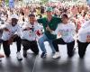 En compañía del alcalde de Cali, Alejandro Eder, usuarios de Ciclovida disfrutaron del Día Mundial de la Risa.