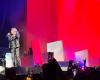 Vince Neil cae en escenario durante concierto de Mötley Crüe (videos) – .