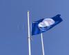 Melilla renueva sus cuatro banderas azules en las playas
