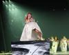 El espectacular vestido blanco con el que Taylor Swift sorprendió al público parisino en el estreno de ‘El departamento de los poetas torturados’