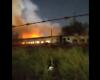 Vagones en desuso incendiados en una estación de tren – .