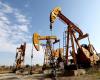 El petróleo extiende su caída ante señales de débil demanda de combustible y dólar fuerte Por Reuters – .