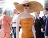Anya Taylor-Joy y el sombrero más grande que jamás haya puesto un pie en Cannes