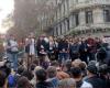 Masiva manifestación en Plaza de Mayo por los detenidos en protesta contra la Ley de Bases