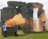 Un grupo de activistas destroza el histórico Stonehenge con una sustancia naranja